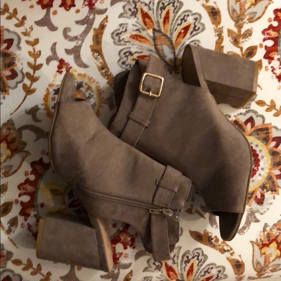 Shoes - Picture 5 of 5